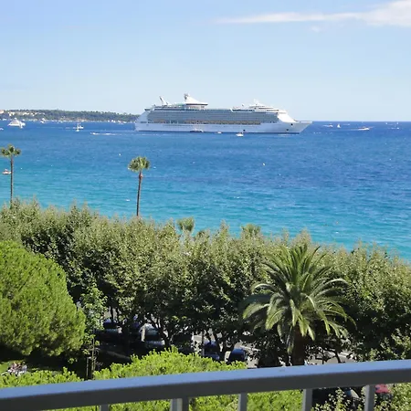 Superbe Vue A 50 Metres Des Plages Cannes