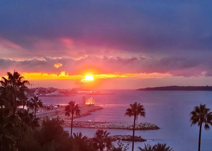 Superbe Vue A 50 Metres Des Plages * Cannes